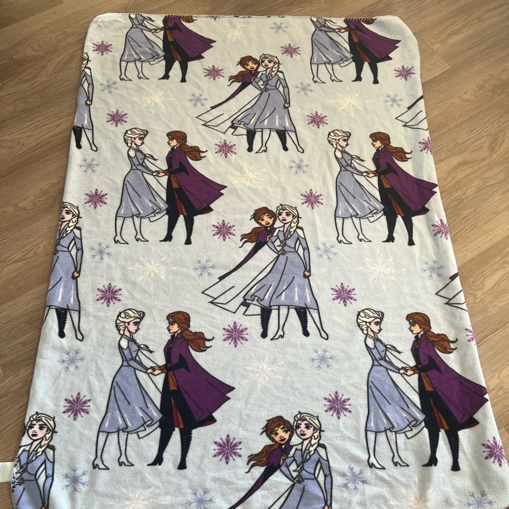 Disney Frozen fleece blanket 58”x41”